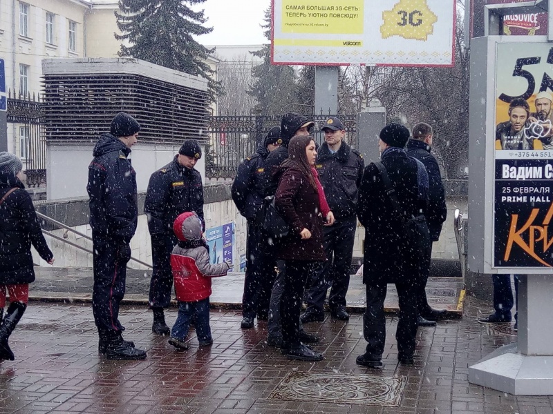 День воли в Минске: ОМОН удерживает активистов и репортеров