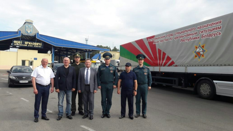 Беларусь отправила на Донбасс 4 фургона с гумпомощью