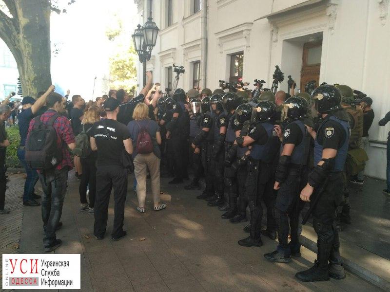 В Одессе на митинге возле горсовета требуют отставки мэра