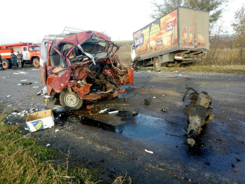 В Одесской области столкнулись три грузовых автомобиля — чудовищная авария