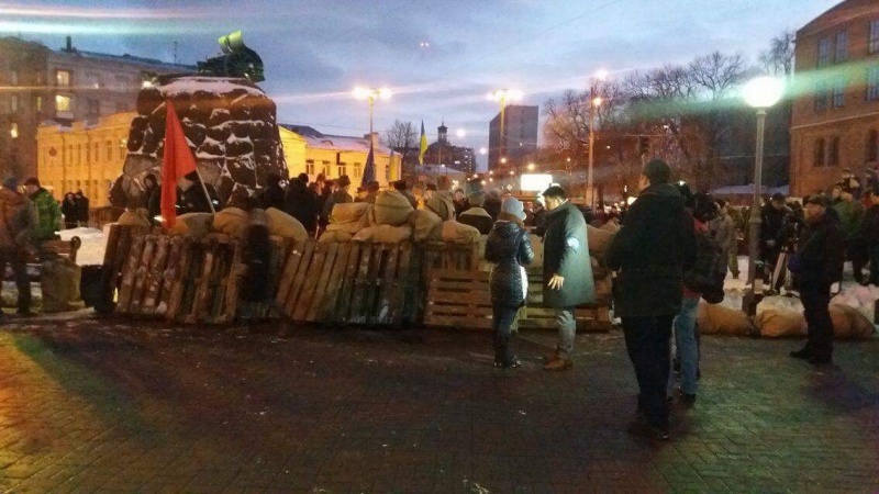 В центре украинской столицы началось факельное шествие ко Дню памяти героев Крут