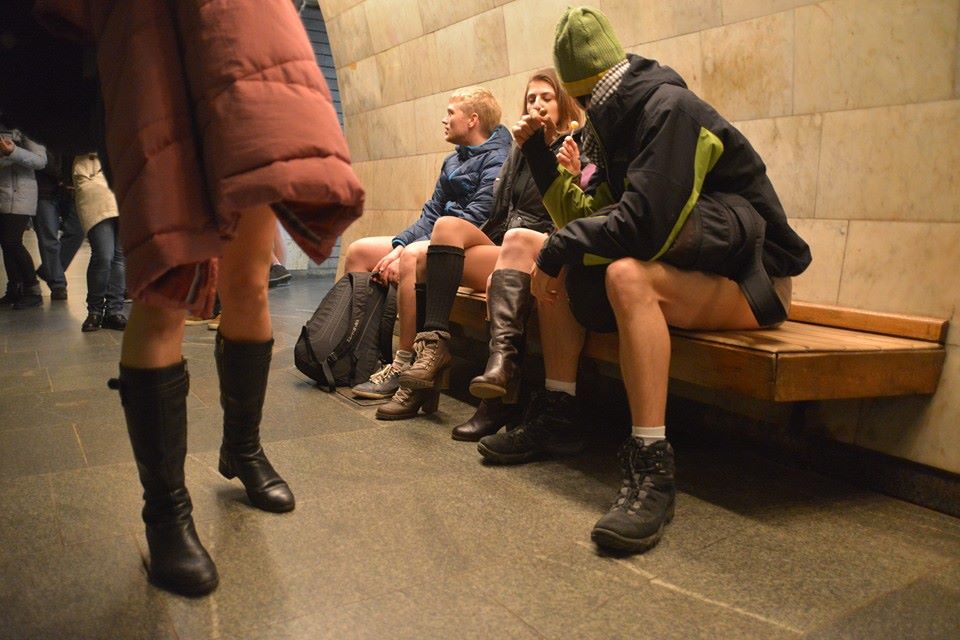 В киевском метро впервые состоялся флеш-моб «Поездка без штанов»