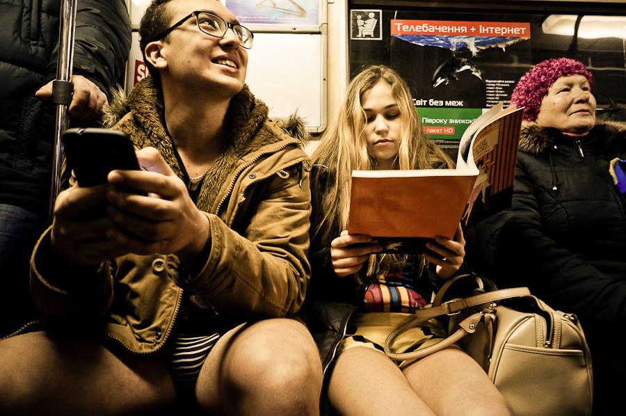 В киевском метро впервые состоялся флеш-моб «Поездка без штанов»