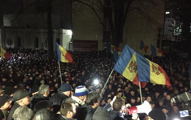 Протести в Молдові: активісти увірвалися в будівлю парламенту