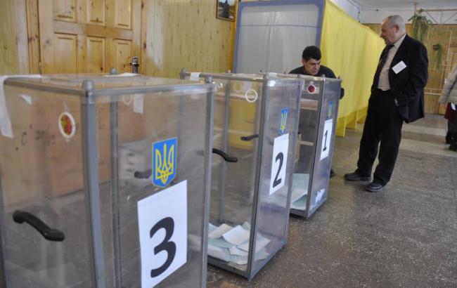 Мужчина поджег себя на избирательном участке в Черновицкой области