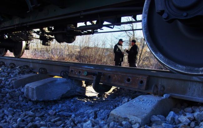 На залізниці в Донецькій області стався вибух під час руху поїзда