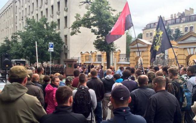 Правый сектор озвучил свои требования на митинге в центре Киева