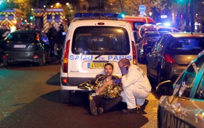 Кількість жертв терактів в Парижі збільшилася до 132