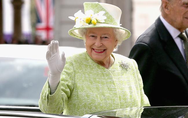 У королевы Елизаветы II есть 'секретное оружие' для приветствия публики У королевы Елизаветы II есть 'секретное оружие' для приветствия публики