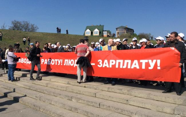 В Киеве на митинге коммунистов произошла потасовка