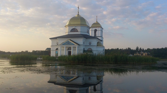 Церковь на острове в Ржищеве