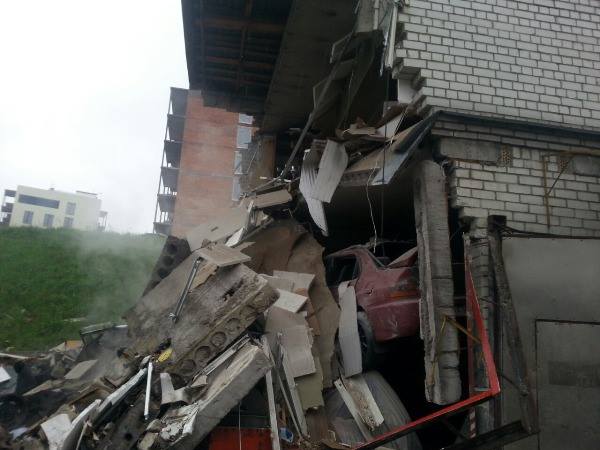 У Києві на Виноградарі стався вибух, є жертви