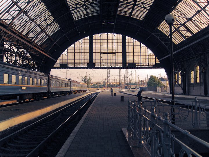 Перон Львівського вокзалу, куди 4 листопада 1861 прибув перший поїзд