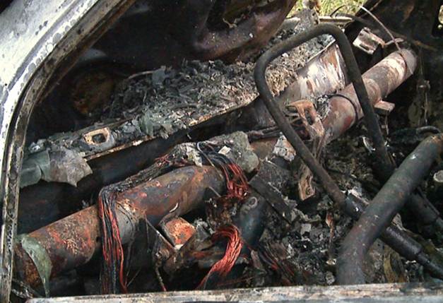 У Вінницькій області автомобіль врізався у дерево і загорівся, загинули 4 людини