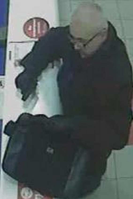 Поліція опублікувала фото зловмисника, який пограбував банк у Києві