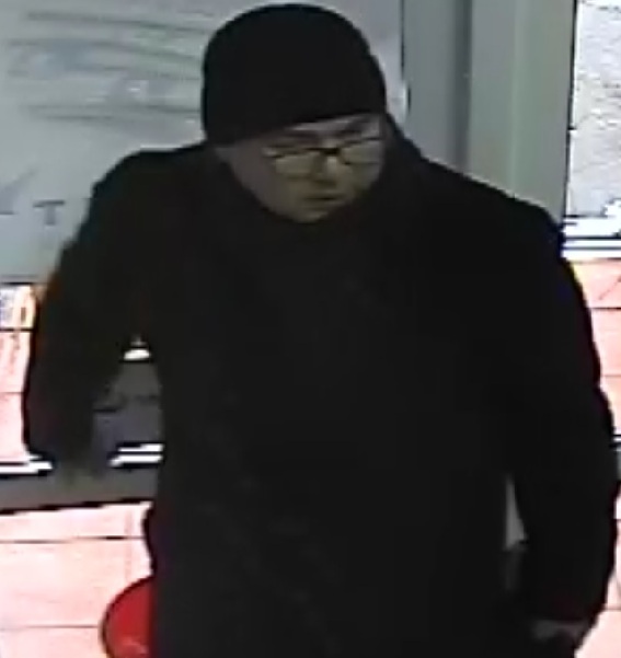 Поліція опублікувала фото зловмисника, який пограбував банк у Києві