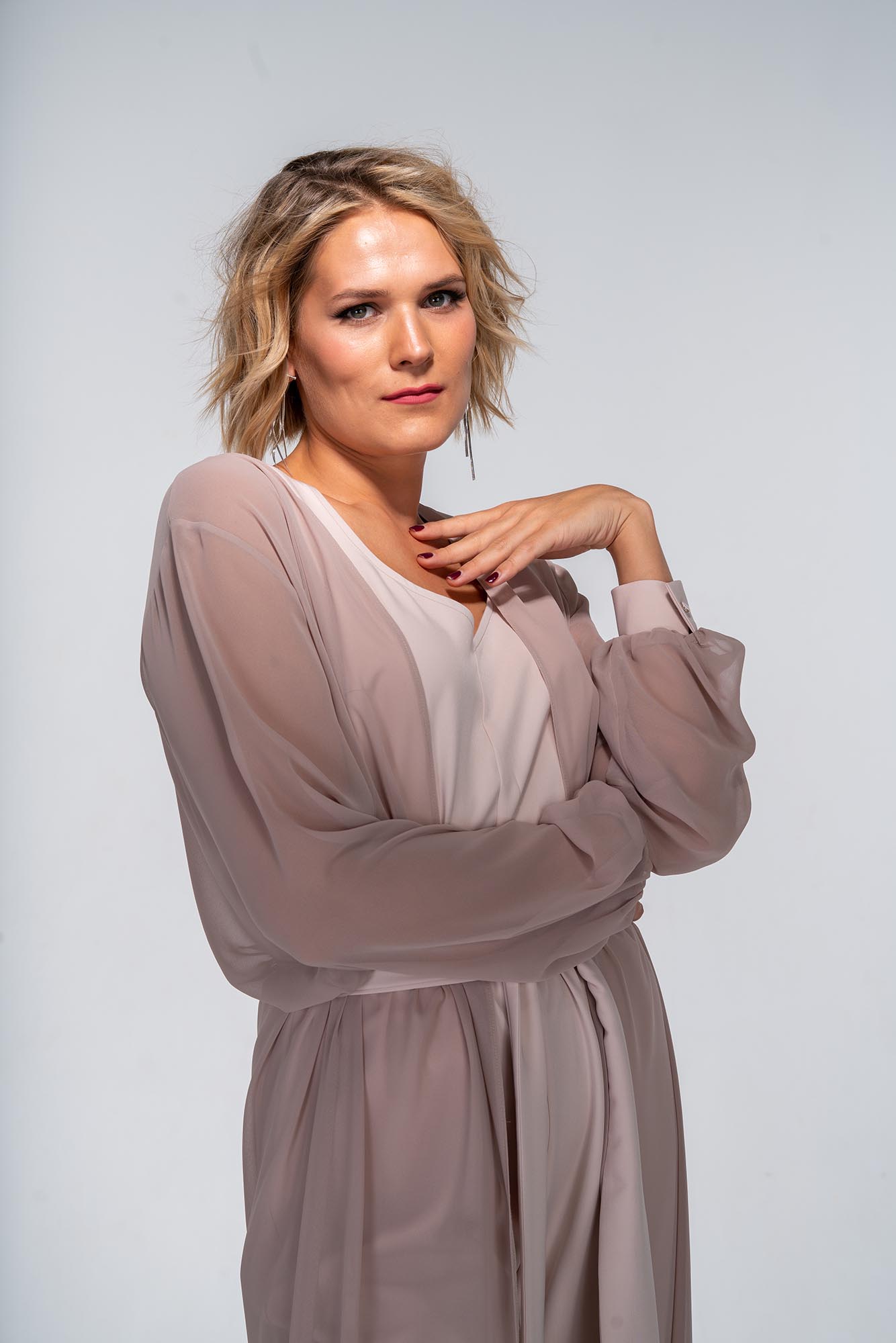 Понизили до Сніжинки: Олена Кравець та актриси "Жіночого Кварталу" показали, кого грали в дитинстві (унікальні фото)