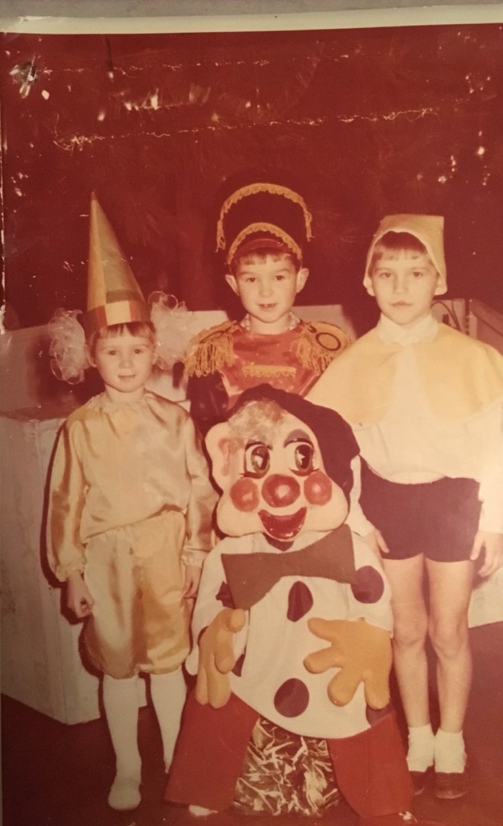 Понизили до Сніжинки: Олена Кравець та актриси "Жіночого Кварталу" показали, кого грали в дитинстві (унікальні фото)