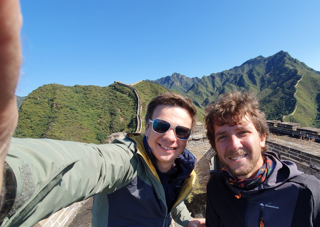 Дмитрий Комаров показал, как работает из дома во время карантина (видео)