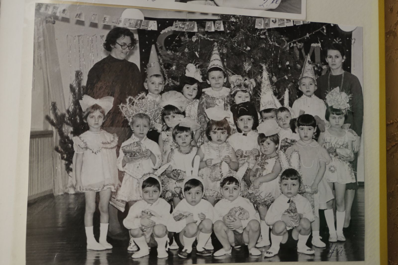 Понизили до Сніжинки: Олена Кравець та актриси &quot;Жіночого Кварталу&quot; показали, кого грали в дитинстві (унікальні фото)