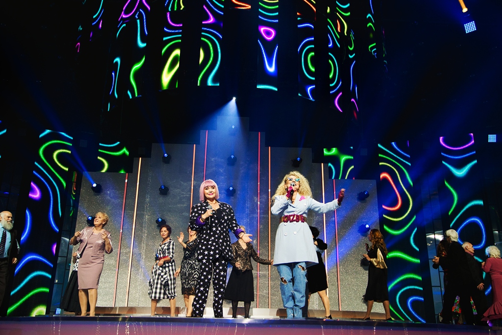 В латексному боді і з мамою: Настя Каменських справила фурор на "Вечорі прем'єр"