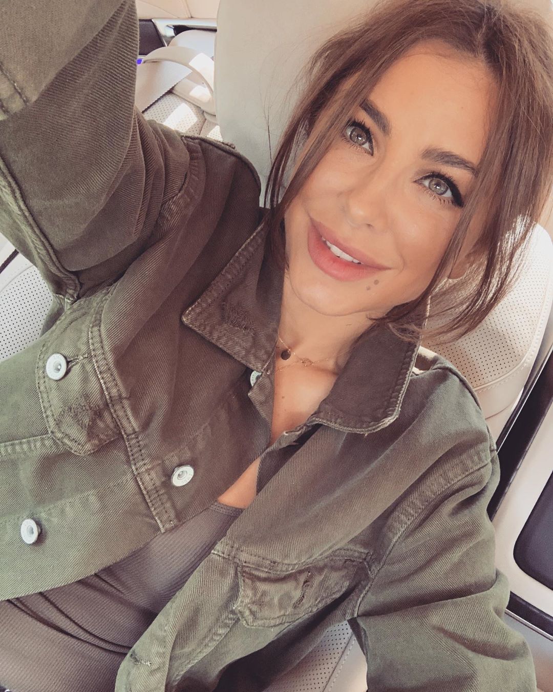 Настоящая украинская красавица: Ани Лорак очаровала новым фото