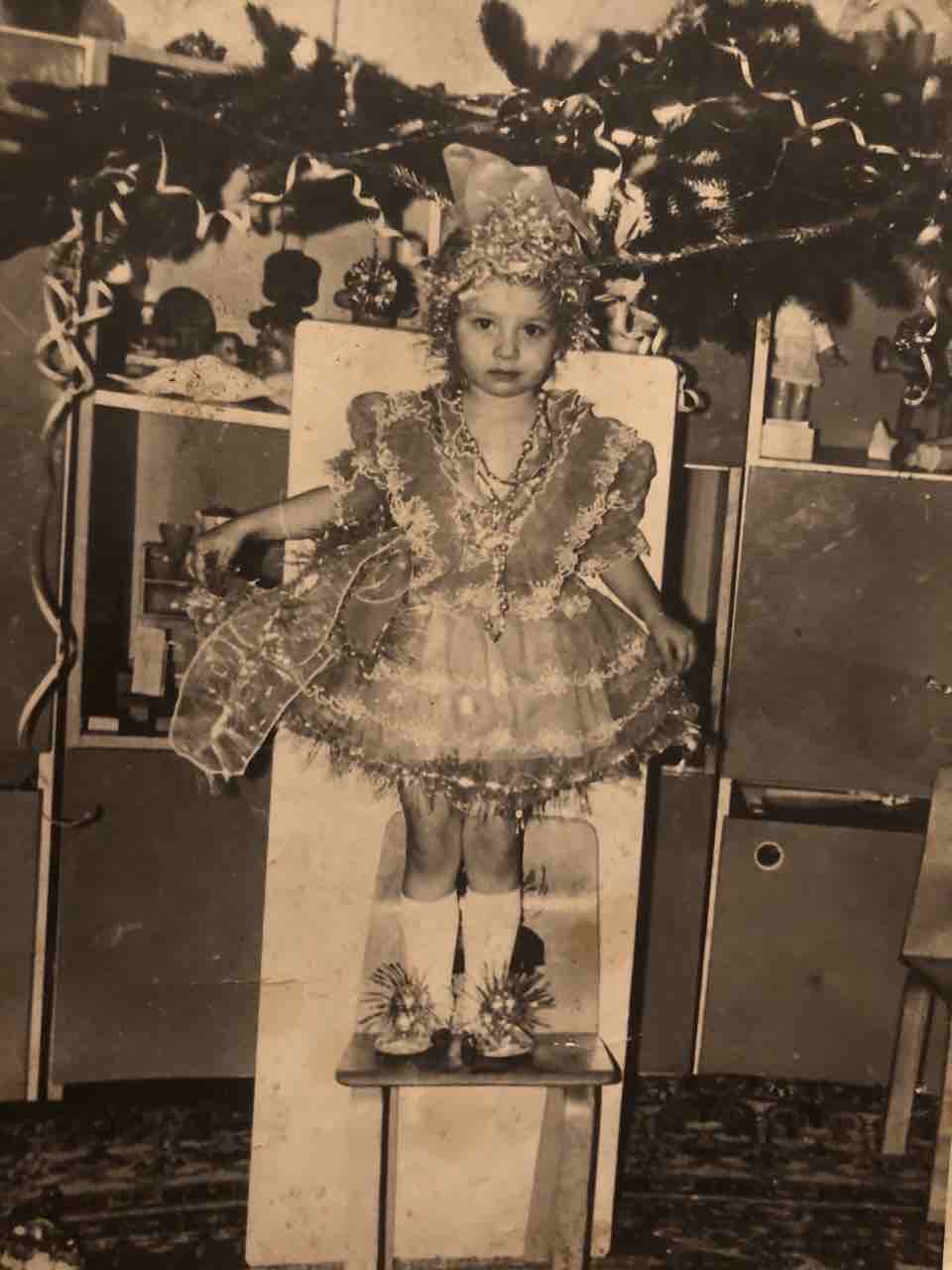 Понизили до Сніжинки: Олена Кравець та актриси "Жіночого Кварталу" показали, кого грали в дитинстві (унікальні фото)