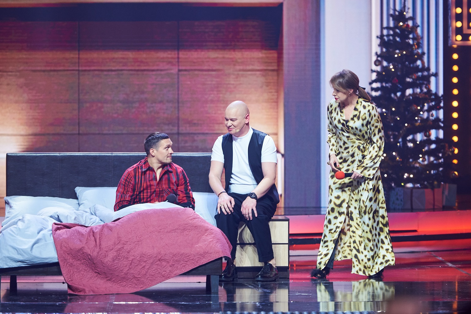 Александр Усик и Евгений Кошевой будут бороться за сердце Елены Кравец в новогоднюю ночь