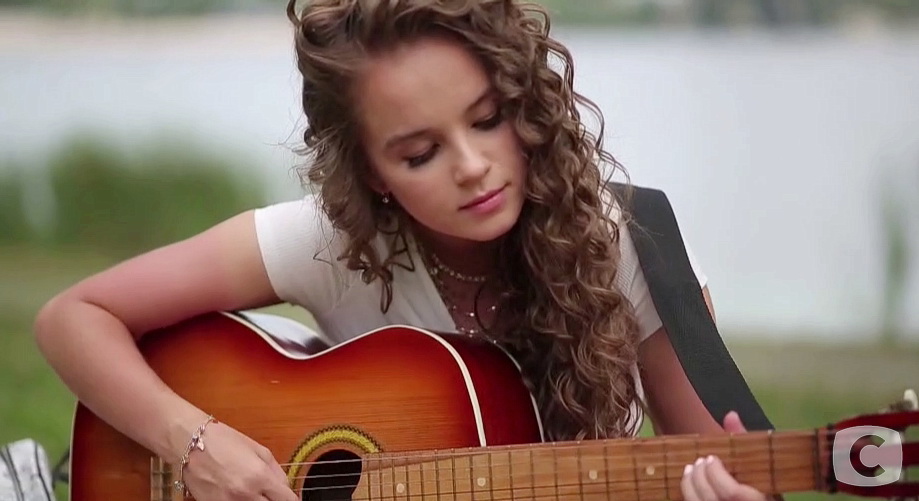 Холостяк-10: на шоу придет одна из самых популярных участниц Х-фактора