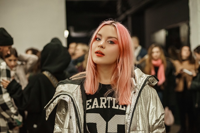 Первый солд-аут: ZBSband устроили взрывной перформанс на "Сцене 6"