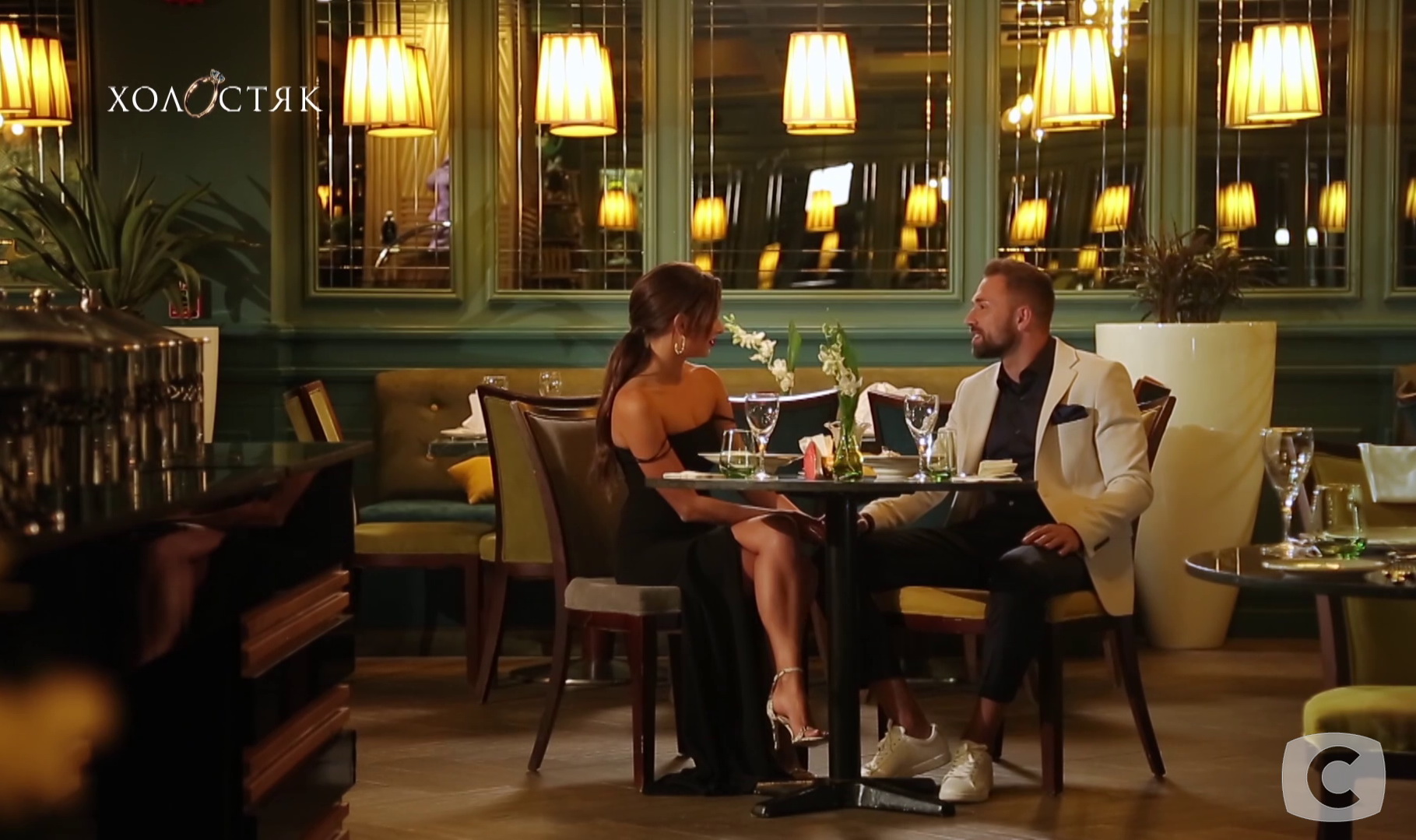 Холостяк-10 дев'ятий випуск учасниці влаштують перегони за увагу Макса Михайлюка