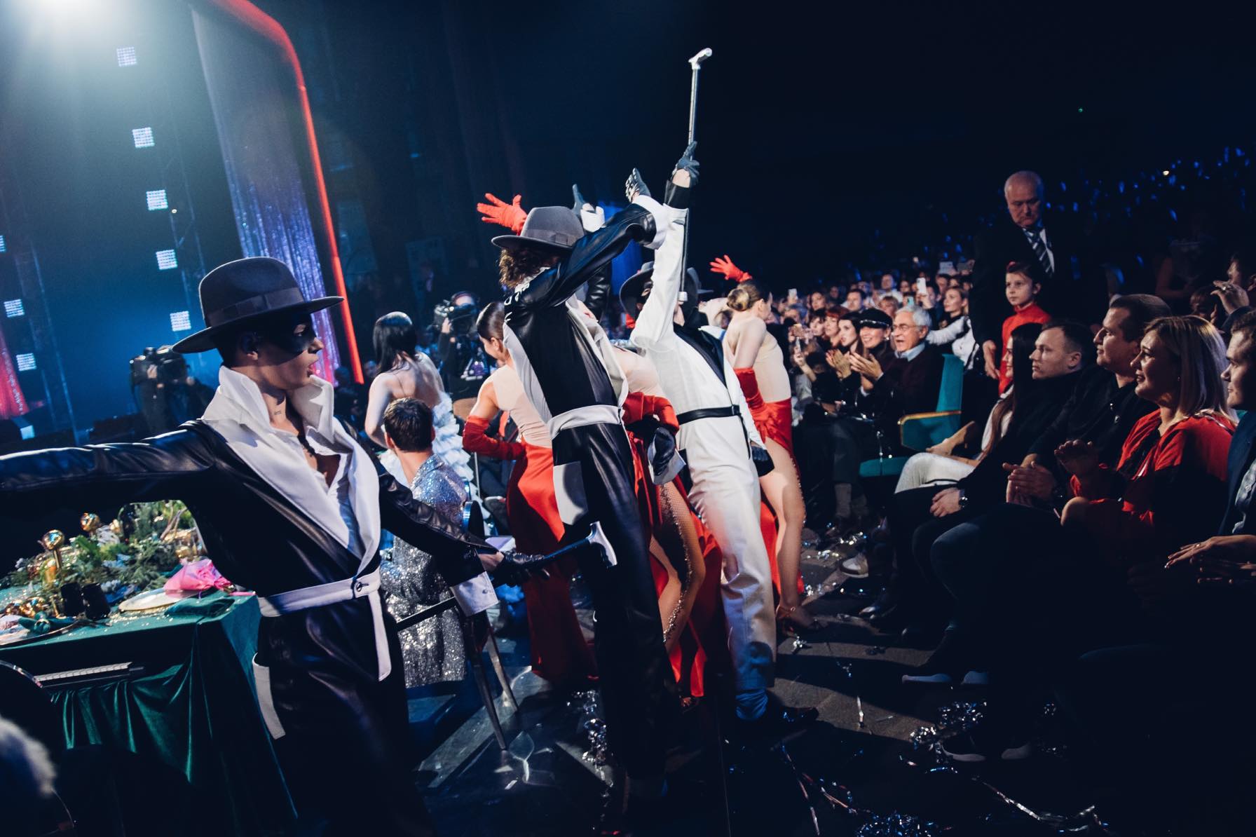 MONATIK поділився душевною сімейною традицією напередодні новорічних свят