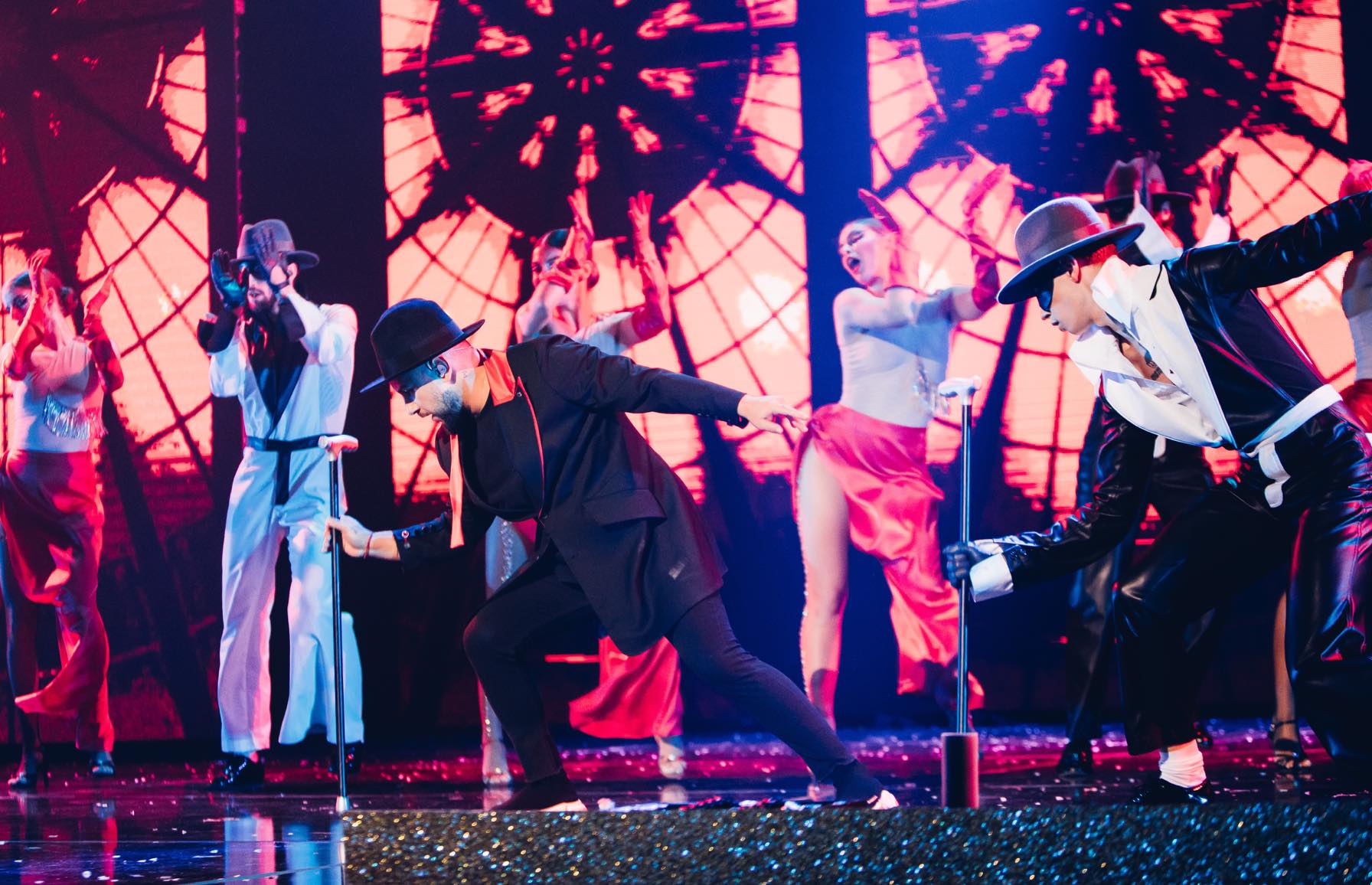 MONATIK поділився душевною сімейною традицією напередодні новорічних свят