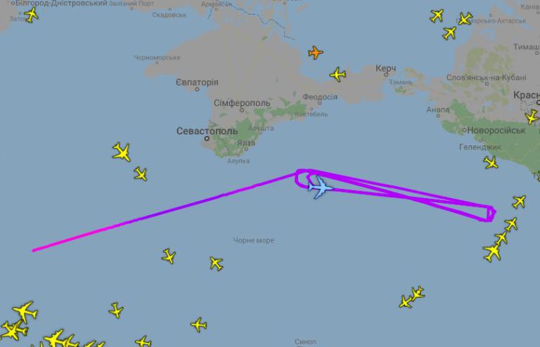 Самолет разведчик RC135 в небе возле Керченского пролива Самолет ВВС США вылетел в район Керченского пролива