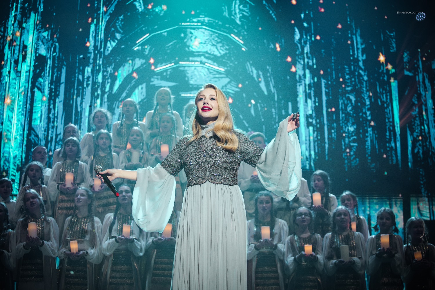 Надя Дорофєєва зізналася, що чоловік змушує її дивитися "Іронію долі" на новий рік