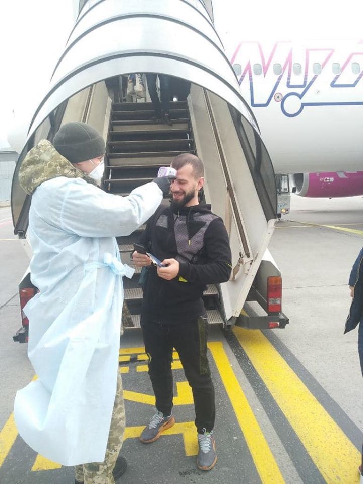 В аеропорту &quot;Київ&quot; пасажирів з Італії перевіряє епідеміолог