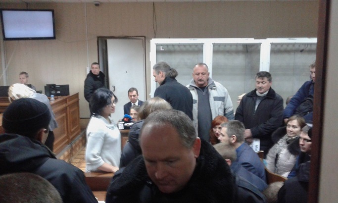Допит Януковича: біля суду зібралися родичі &quot;Небесної сотні&quot;