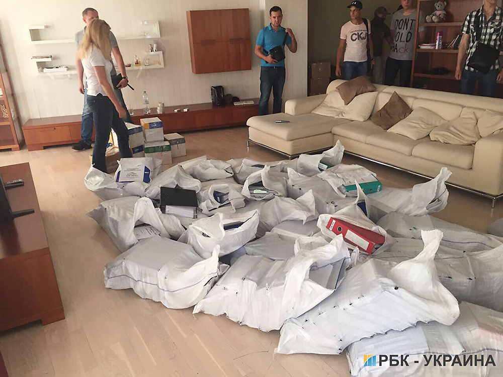 У затриманої вчора на хабарі чиновниці ФГВФО виявили 500 тис. доларів готівкою