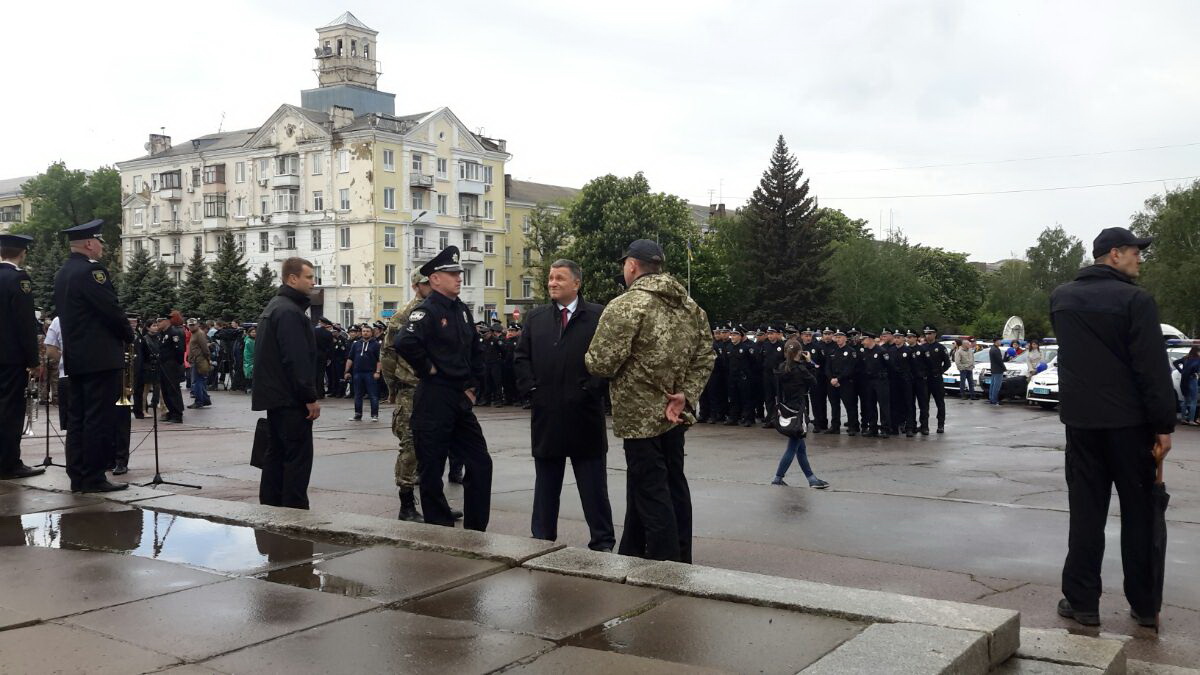 Порошенко: відкриття патрульної поліції на Донбасі має принципове державне значення