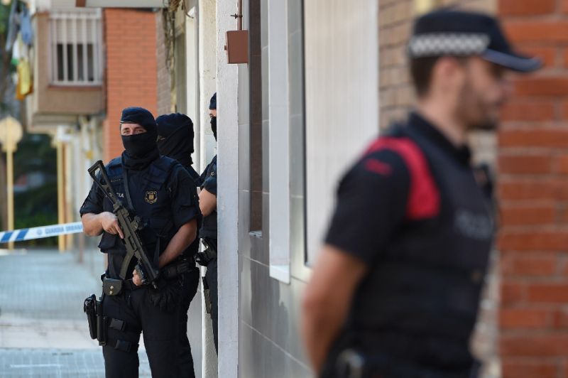 В Іспанії чоловік напав з ножем на поліцейську дільницю