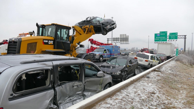 У США через вибух бензовозу на шосе постраждали 67 автомобілів