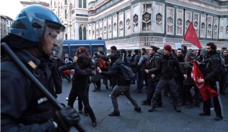 Во Флоренции в столкновениях с демонстрантами пострадали трое полицейских