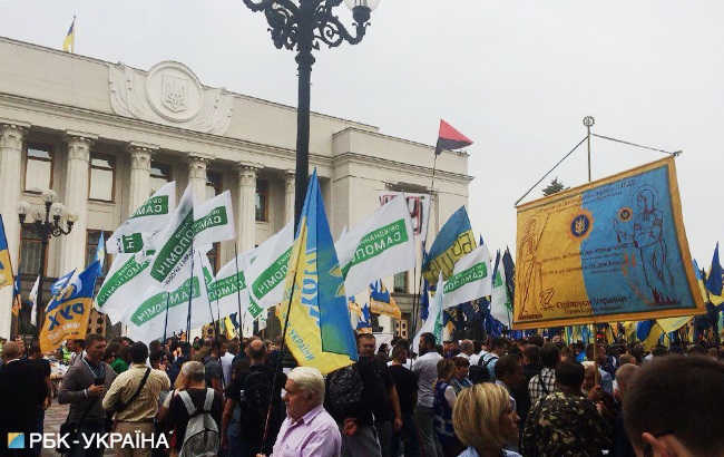 Під Радою проходить акція на підтримку виборчої реформи