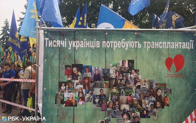 Під Радою проходить акція на підтримку виборчої реформи