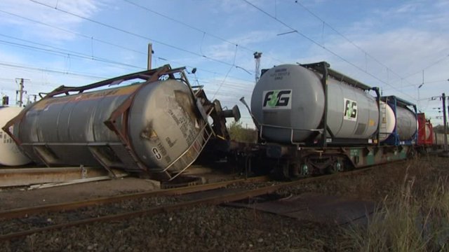 Во Франции поезд с химикатами сошел с рельсов