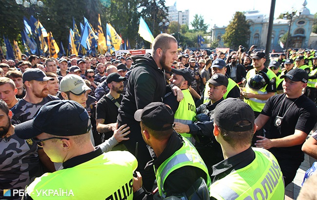В ходе митинга под Радой произошла стычка
