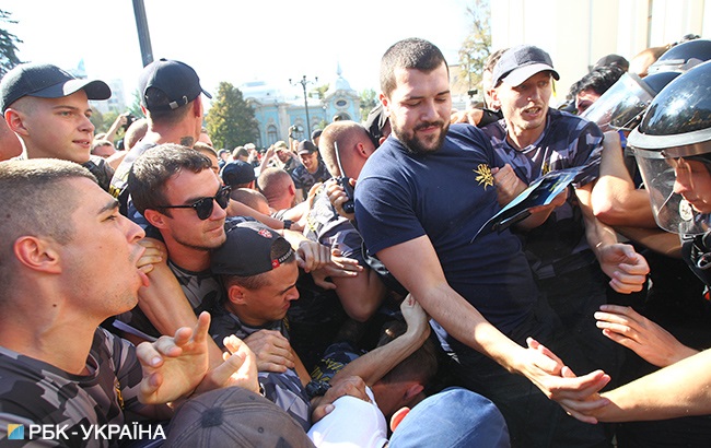 В ходе митинга под Радой произошла стычка