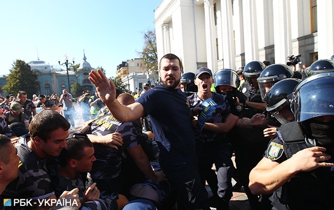 В ходе митинга под Радой произошла стычка