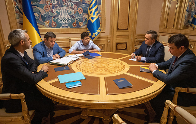 Почему Зеленский не ходит в галстуке: эксперт назвал причину (фото)