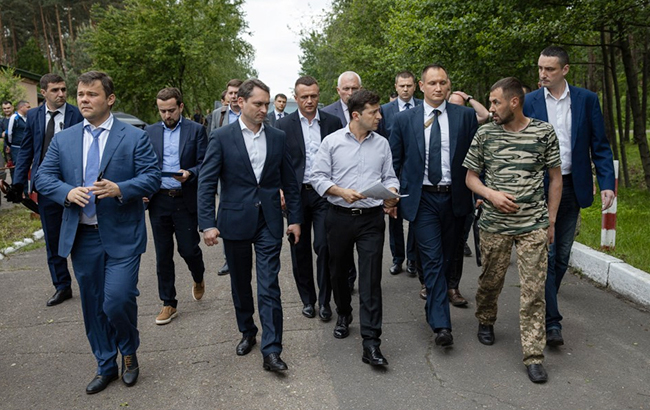 Почему Зеленский не ходит в галстуке: эксперт назвал причину (фото)